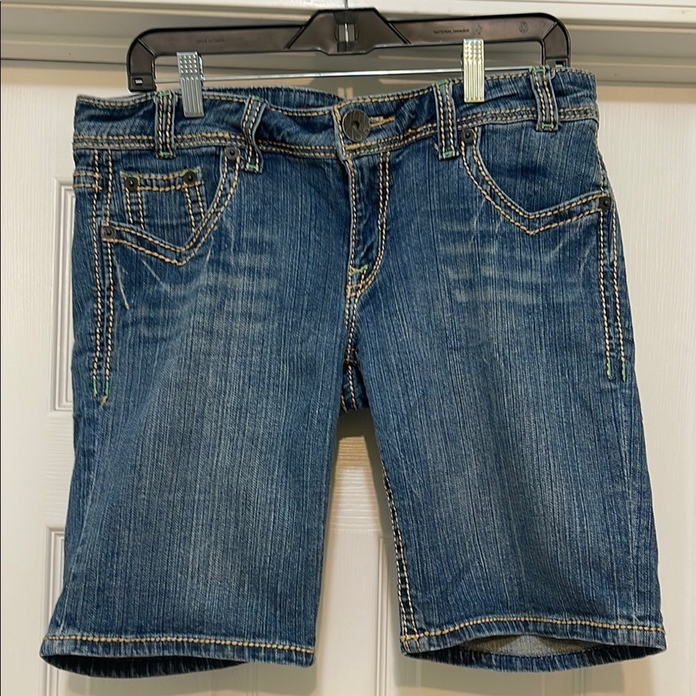 HotKiss - low rise Bermuda length rope stitch medium wash jean shorts - 13/31